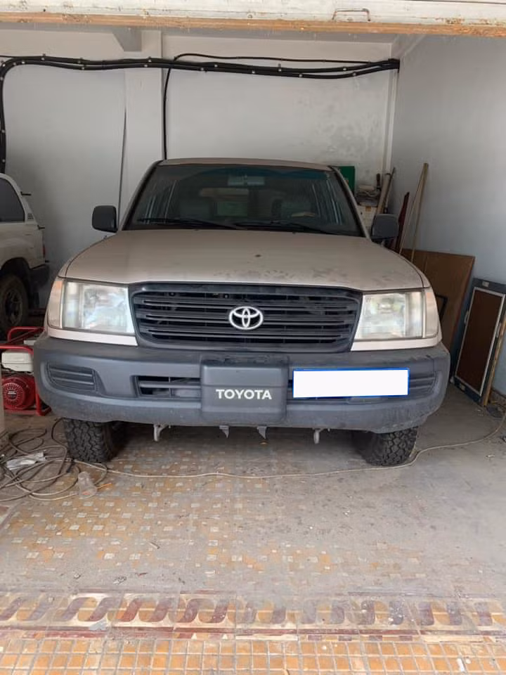 Đại gia Việt gây sốc chi gần tỷ đồng mua Toyota 7 chỗ cũ kĩ
