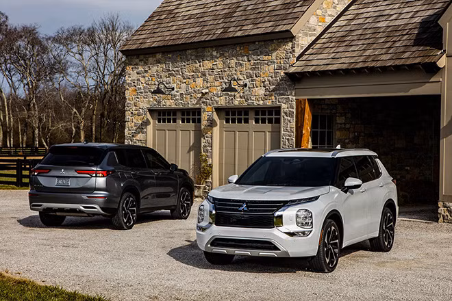 Mitsubishi Outlander có 7 phiên bản và giá hơn 620 triệu đồng