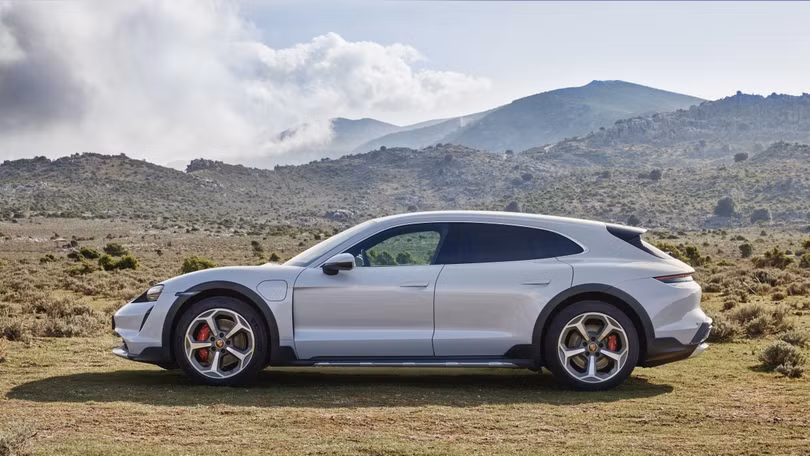 Porsche ra mắt xe điện gầm cao Taycan Cross Turismo
