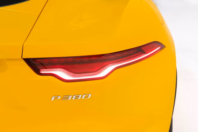 Jaguar F-type 2021 được ra mắt tại Việt Nam, giá cao nhất 15,3 tỷ đồng