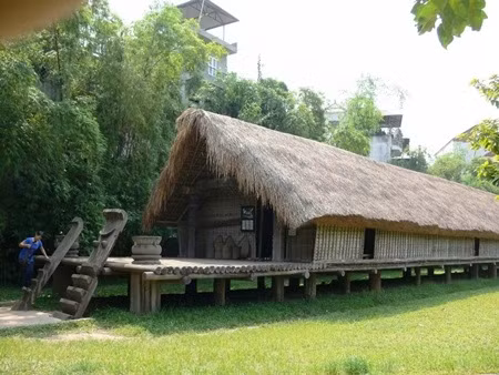 Bảo tàng dân tộc học Việt Nam là điểm du lịch hấp dẫn Nơi đây giúp người xem có cái nhìn tổng quát về các dân tộc Việt Nam