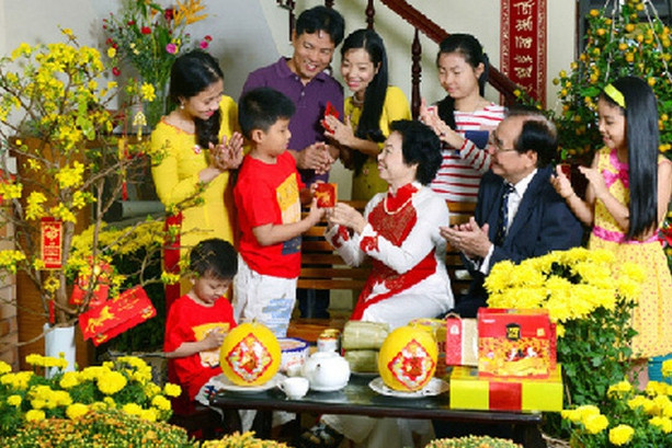 tet la phai sum vay