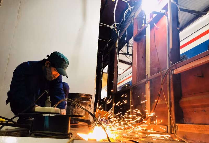 hoi ha lot xac tau cu thanh tau 5 sao kip cao diem tet