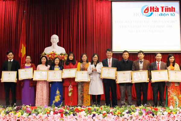 nganh thue can dat muc tieu thu vuot du toan 10 trong nam 2018