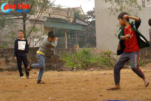 lac ve tuoi tho truoc tro choi gu cua tre trau mien son cuoc ha tinh