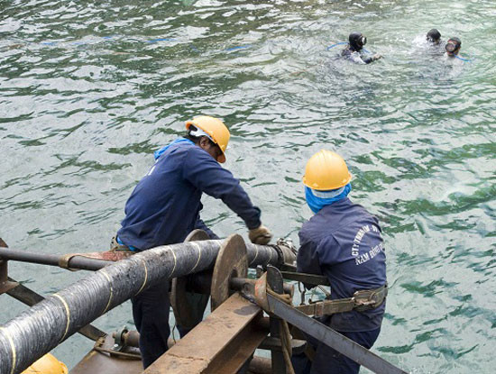 Thông tin mới nhất từ VNPT cho hay, dự kiến đến ngày 20/1/2018 tuyến cáp quang biển quốc tế AAG sẽ được khôi phục 100% dung lượng kết nối Internet quốc tế (Ảnh minh họa. Nguồn: Internet) cap quang bien quoc te aag da khoi phuc 90 dung luong kenh truyen