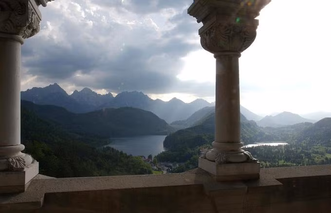 Bi kịch trong tòa lâu đài tráng lệ bậc nhất dưới dãy Alps ảnh 12 bi kich trong toa lau dai trang le bac nhat duoi day alps