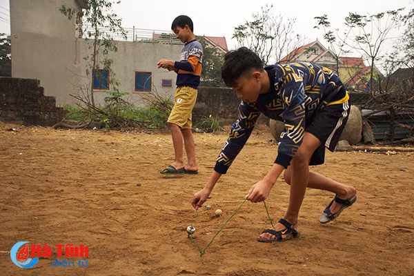 lac ve tuoi tho truoc tro choi gu cua tre trau mien son cuoc ha tinh