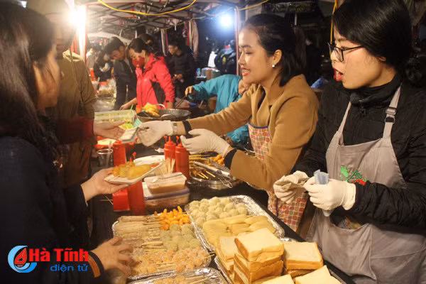 thieu nu xinh dep dua cho phien thai lan ve ha tinh