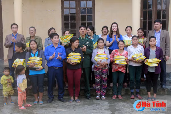 ho tro giong lua moi cho ba con dan toc chut