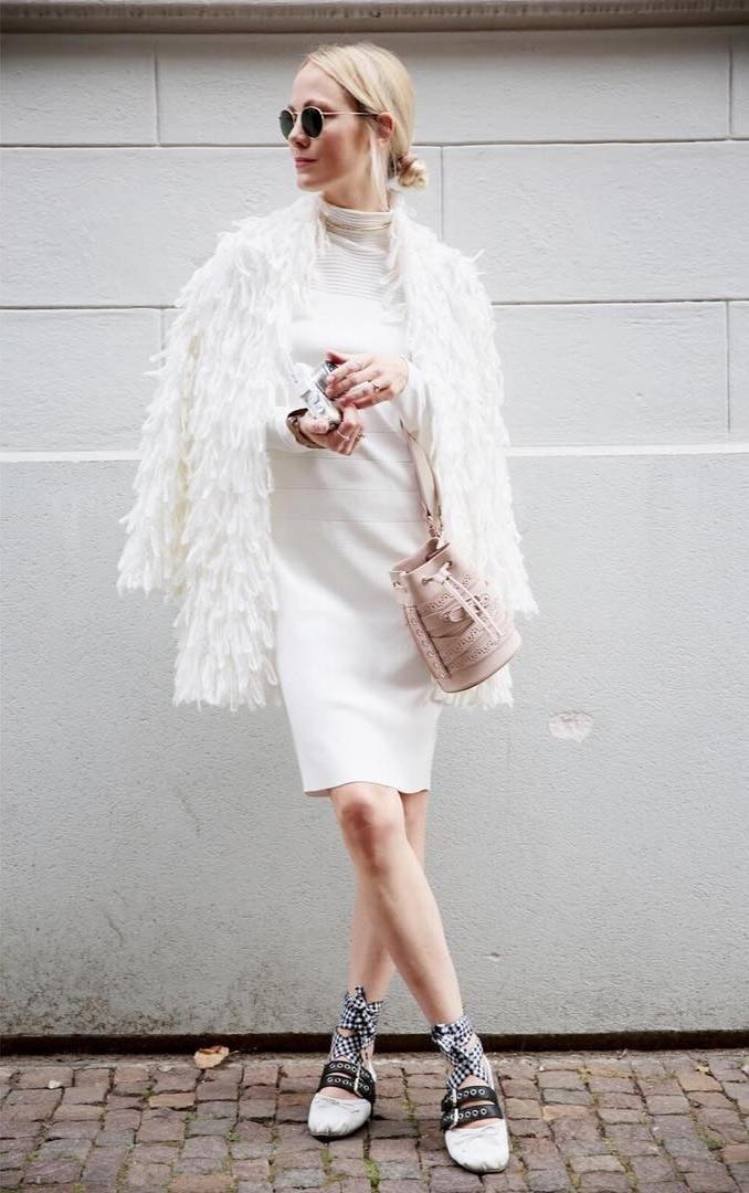 xuong pho cuoi tuan la cu phai an dien choi loa the nay nhe co gai