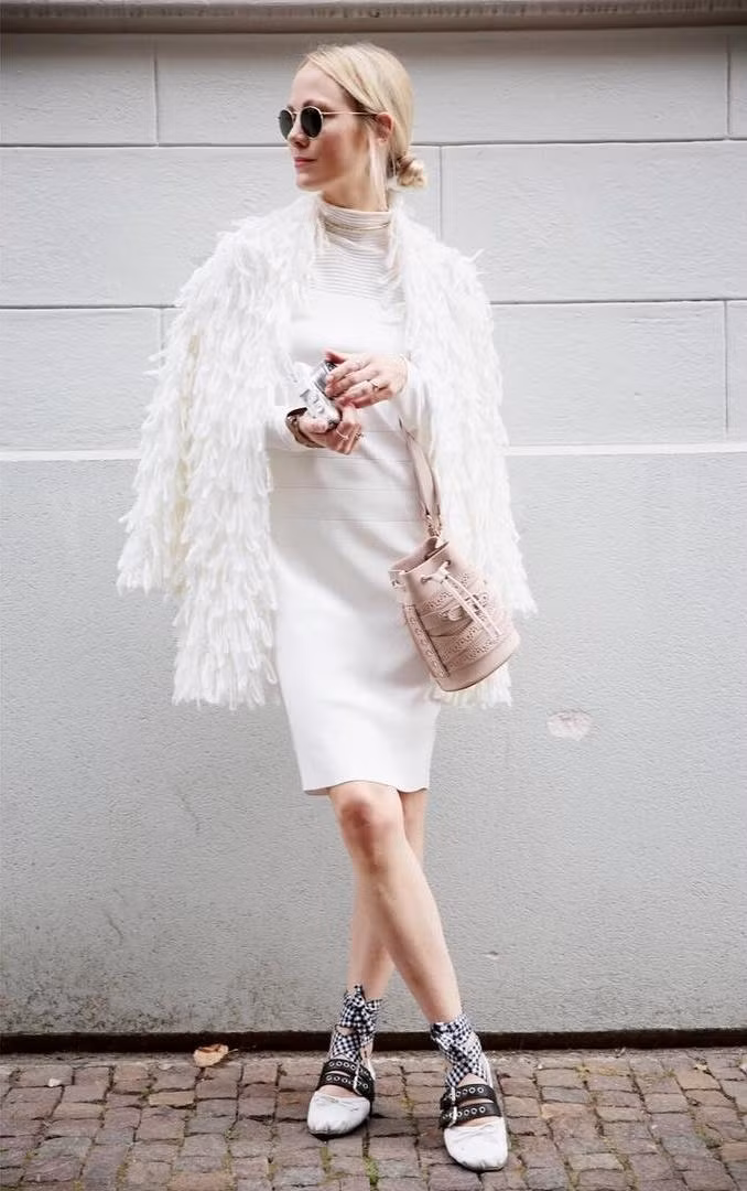 xuong pho cuoi tuan la cu phai an dien choi loa the nay nhe co gai