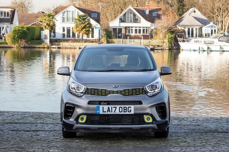 kia hatchback duoi 400 trieu toyota yaris gia hon 300 trieu