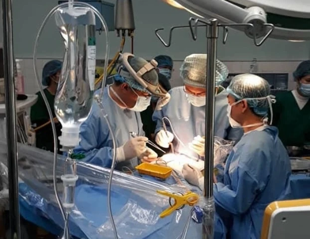 lan dau tien ap dung ky thuat moi cuu tre 9 nam song trong co giat