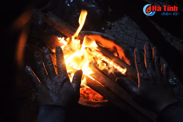 gia ret keo dai nguoi dan ha tinh dot cui suoi am de muu sinh