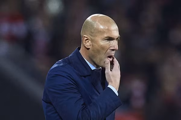 real dai loan hoc tro bat binh voi hlv zidane
