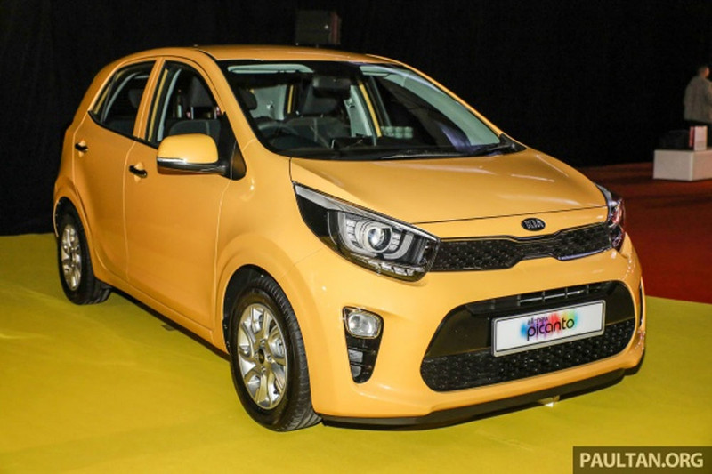 kia hatchback duoi 400 trieu toyota yaris gia hon 300 trieu