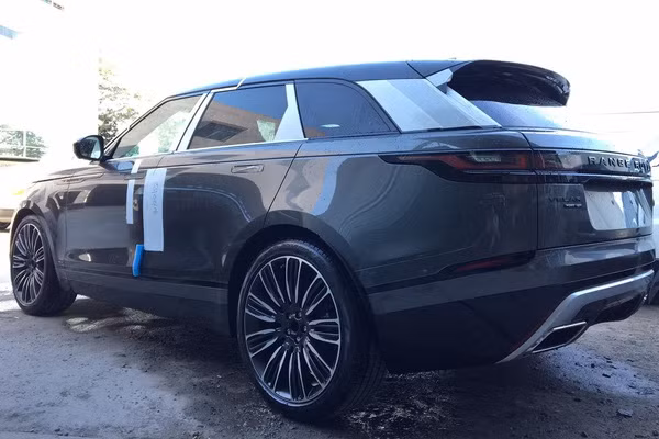 hang hiem range rover velar first edition dau tien ve viet nam voi gia gan bang lexus lx570