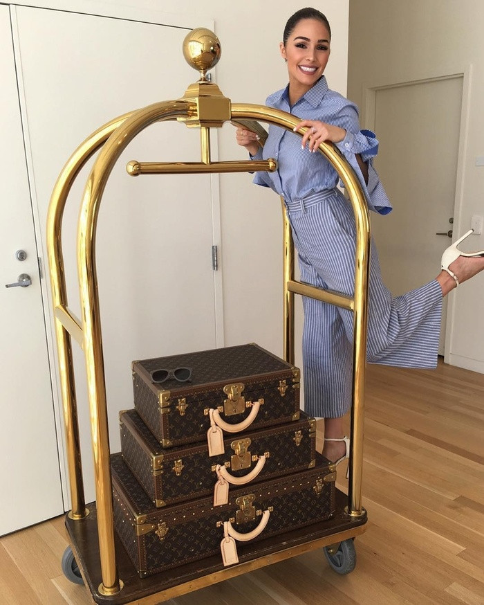 xuong pho cuoi tuan la cu phai an dien choi loa the nay nhe co gai