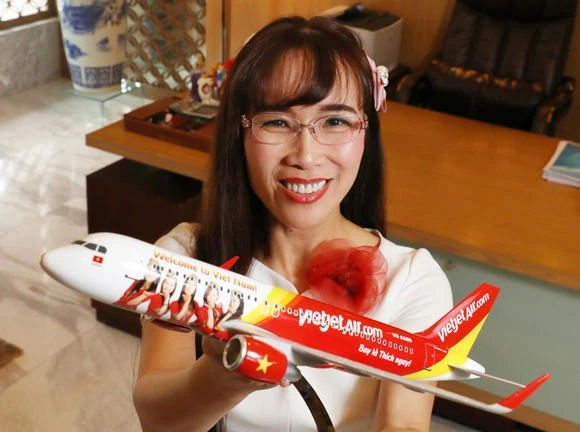tham vong dang sau nhung chien luoc quang cao gay tranh cai cua vietjet