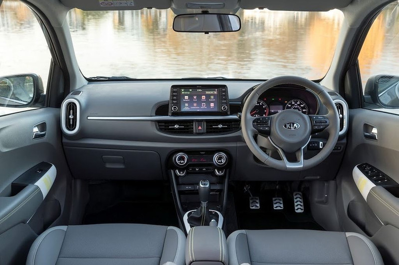 kia hatchback duoi 400 trieu toyota yaris gia hon 300 trieu