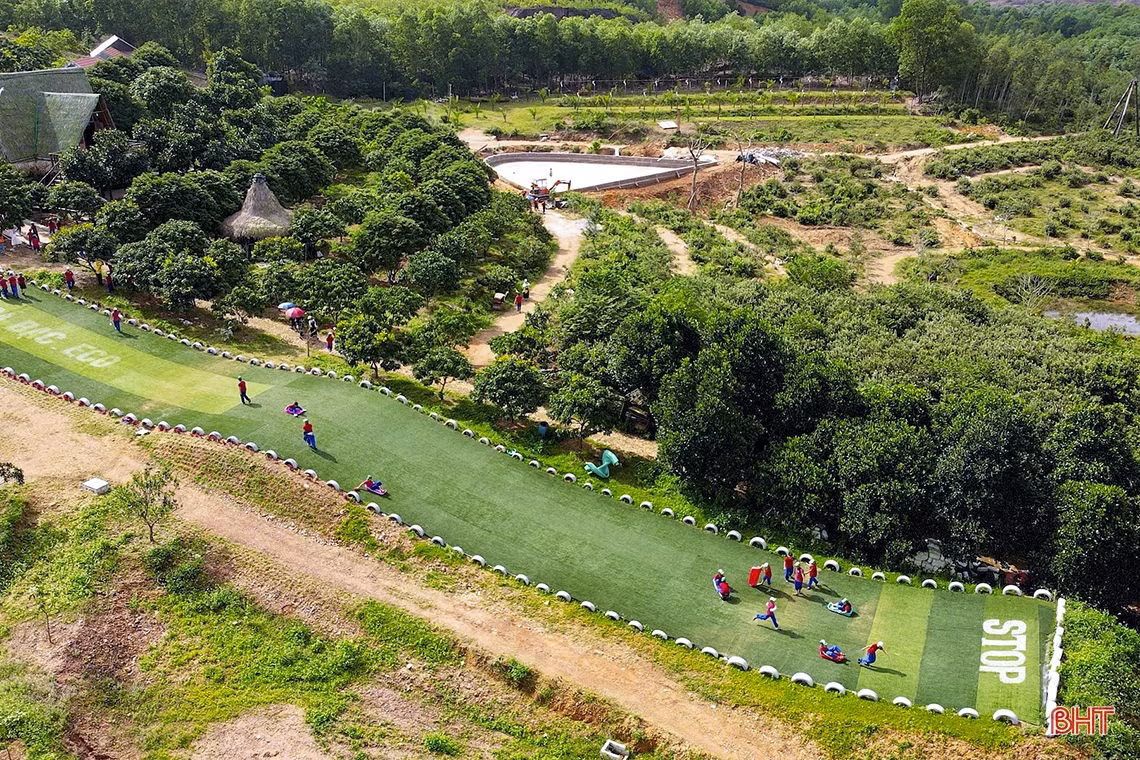 Rộn ràng du xuân trên quê hương Hà Tĩnh