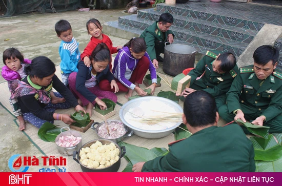 Đón Tết sớm nơi bản Rào Tre