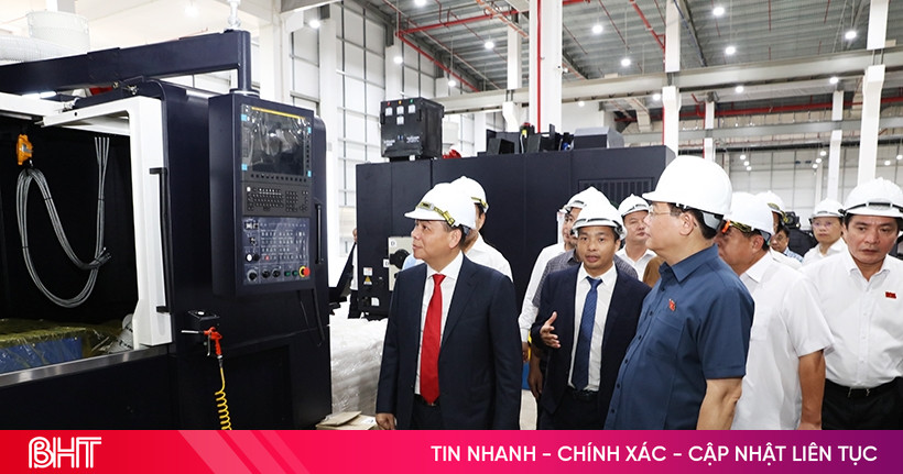 Cận cảnh thiết bị hiện đại tại Nhà máy Sản xuất Pin VinES ở Hà Tĩnh