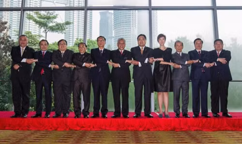 Bộ trưởng Tài chính các nước ASEAN tại Hội nghị. Ảnh: AP