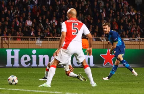 Mãi tới phút 79, Ramsey mới ghi bàn thắng thứ 2 cho Arsenal