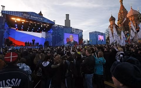 Ông Putin “tái xuất” trong sự chào đón nồng nhiệt của người dân ảnh 5