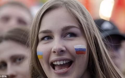Ông Putin “tái xuất” trong sự chào đón nồng nhiệt của người dân ảnh 4
