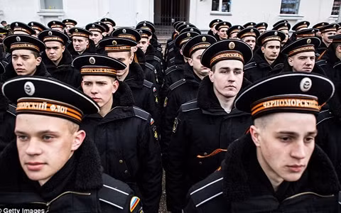 Ông Putin “tái xuất” trong sự chào đón nồng nhiệt của người dân ảnh 13
