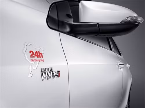 Toyota Corolla Altis thể thao hơn với phiên bản “địa ngục xanh” ảnh 3