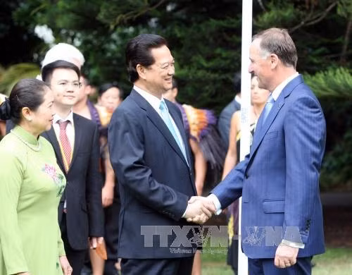 Thủ tướng New Zealand John Key đón Thủ tướng Nguyễn Tấn Dũng và Phu nhân. Ảnh: Đức Tám – TTXVN