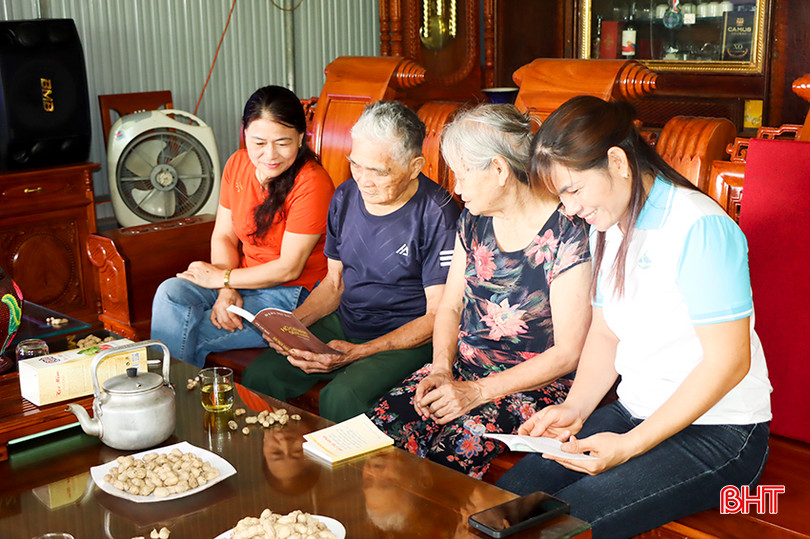 Ở tuổi 87 ông Đệ vẫn còn minh mẫn, hoạt bát. 1.jpg