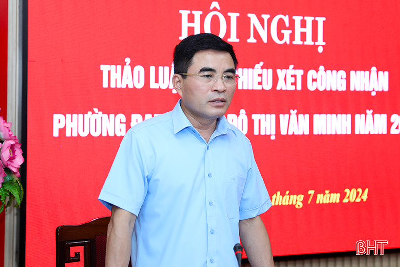 Chủ tịch UBND thị xã Kỳ Anh Phan Thành Biển: Các phường cần tiếp tục hoàn thiện các tiêu chí nợ, giữ vững các tiêu chí đã đạt; việc đạt chuẩn đô thị văn minh không phải là điểm dừng mà các địa phương cần tập trung hơn nữa nâng cao chất lượng các tiêu chí, nâng cao đời sống vật chất, tinh thần cho Nhân dân... AG7A7796.jpg