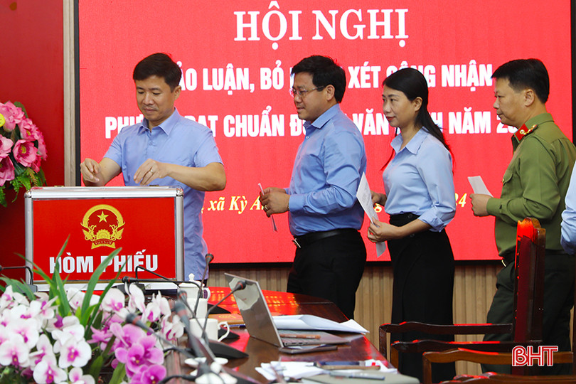 Các đại biểu tiến hành bỏ phiếu cho 6 phường. AG7A7798.jpg