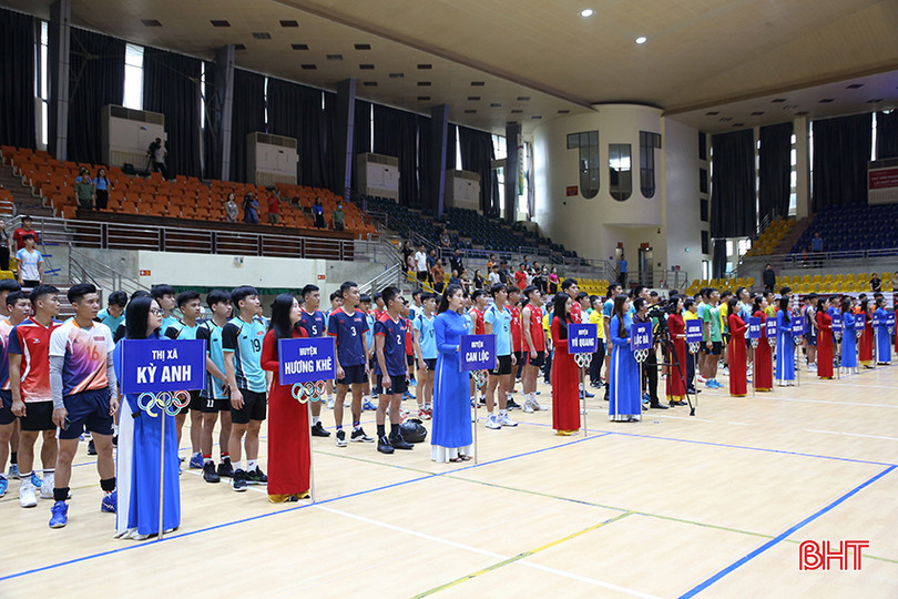 Các đội bóng tham dự giải. 1.jpg