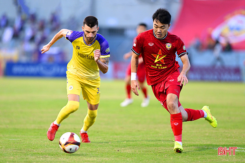 Sau vòng 20, Hồng Lĩnh Hà Tĩnh rơi vào tình thế khó khăn. m1.jpg