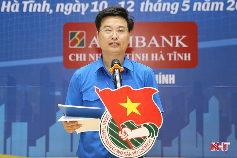 Phó Bí thư Tỉnh đoàn Hoàng Cẩm Thạch - Trưởng ban tổ chức giải, khai mạc giải đấu. 3.jpg