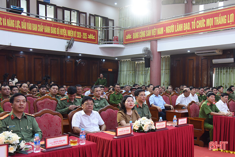 Đại biểu tham dự buổi lễ. aDSC_3043 copy.jpg