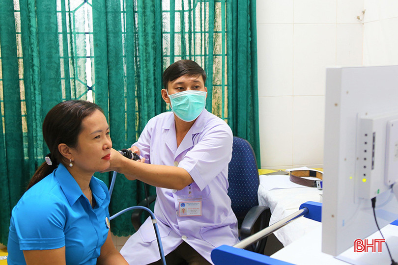 Ngay sau lễ phát động, LĐLĐ huyện phối hợp với Trung tâm y tế huyện tổ chức khám sức khỏe cho hơn 100 cán bộ công đoàn trên địa bàn. s.jpg