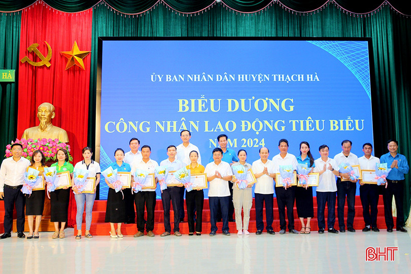 Khen thưởng công nhân, lao động tiêu biểu. TsH1 copy.jpg