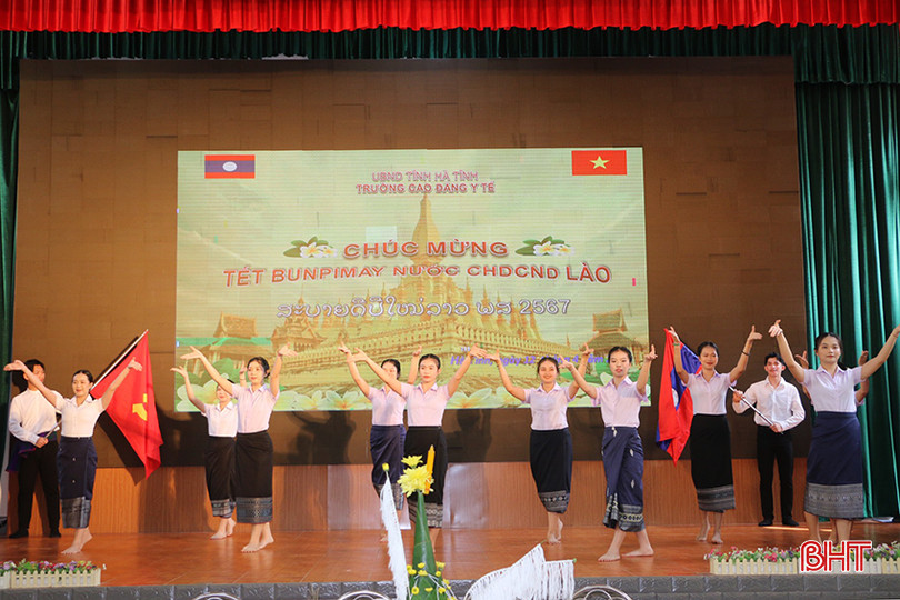 Trường Cao đẳng Y tế Hà Tĩnh tổ chức tết cổ truyền Bunpimay cho các lưu học sinh vào chiều 12/4. aqqqq.jpg