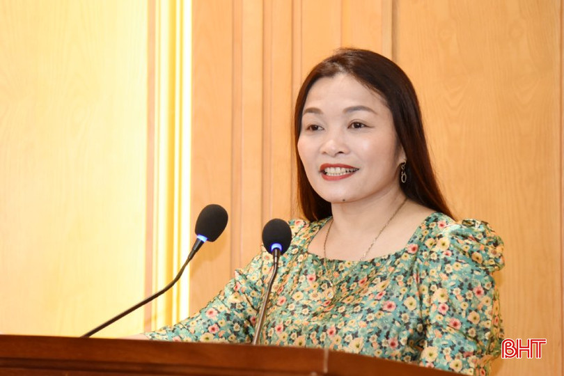 Phó Trưởng ban Thường trực Ban Tuyên giáo Tỉnh ủy Nguyễn Thị Hà Tân thông tin về công tác chuẩn bị và triển khai các hoạt động tổ chức kỷ niệm 120 năm Ngày sinh Tổng Bí thư Trần Phú. DSC_3286.JPG