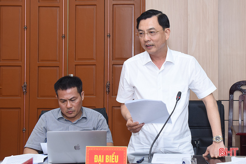 Đại biểu dự hội nghị thảo luận giải pháp thực hiện nhiệm vụ quý II/2024. (Trong ảnh: Bí thư Đảng bộ Sở KH&ĐT Trần Việt Hà thảo luận tại hội nghị). aDSC_3458 copy.jpg