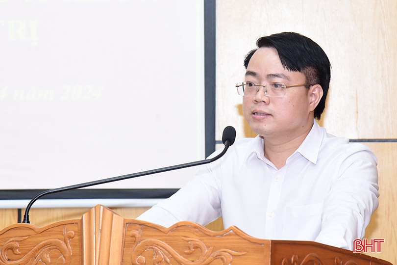 Trưởng ban Tuyên giáo Đảng ủy Khối CCQ&DN tỉnh Trần Công Hoan báo cáo kết quả sơ kết 3 năm học tập và làm theo gương Bác và kế hoạch triển khai hội thi "Dân vận khéo" năm 2024. aDSC_3454 copy.jpg