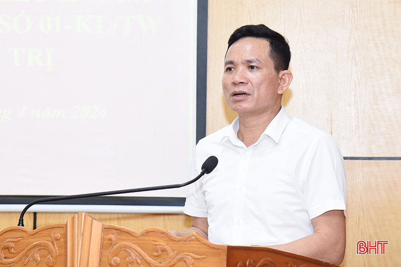 Phó Bí thư Thường trực Đảng ủy Khối CCQ&DN tỉnh Nguyễn Trọng Vân báo cáo kết quả hoạt động quý I/2024. aDSC_3447 copy.jpg