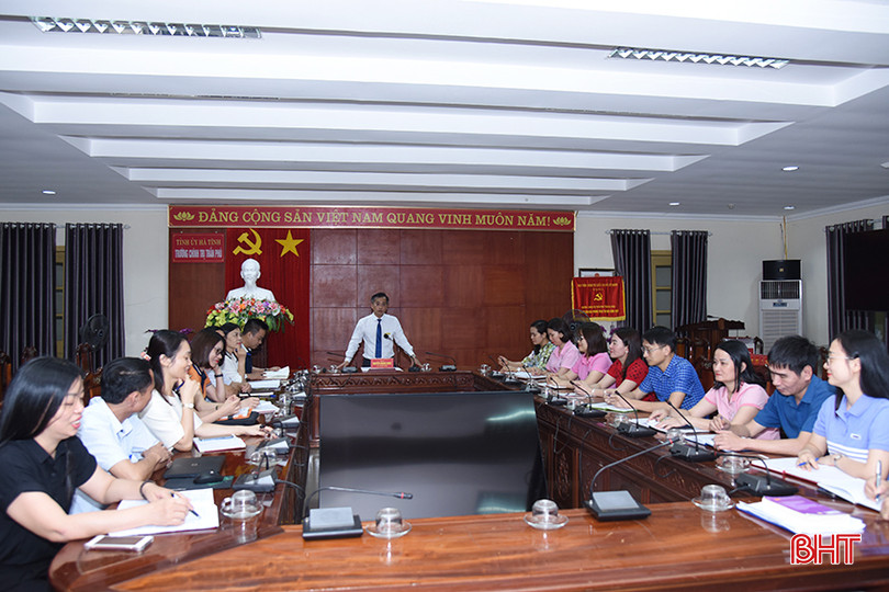 Ngay từ đầu năm, nhà trường phát động thi đua chào mừng nâng cao chất lượng giảng dạy và nghiên cứu khoa học. aDSC_3358 copy.jpg